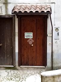 CASA SEMINDIPENDENTE A CASTELVETERE SUL CALORE