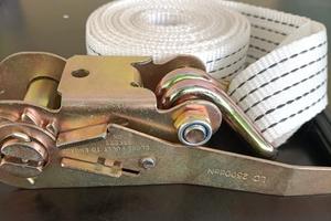 Cinghie di ancoraggio a cricchetto