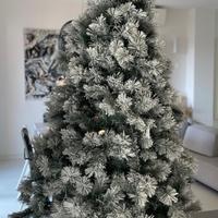 Albero di Natale innevato