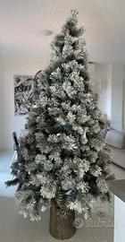 Albero di Natale innevato