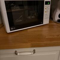 LG Microonde con funzuone Grill e Defrost 700 W