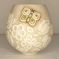 Thun - Vaso Prestige con farfalla e fiori medio
