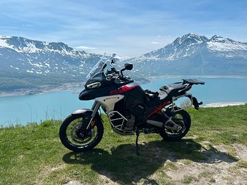 Ducati Multistrada V4 Rally (travel & radar)