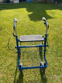 Deambulatore con seduta