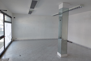 Immobile commerciale per piu attività