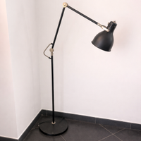 Lampada da terra industrial orientabile nera