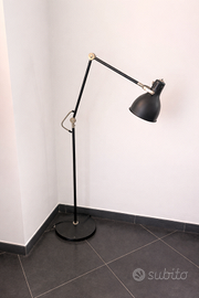 Lampada da terra industrial orientabile nera