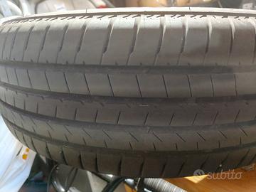 4 pneumatici praticamente nuovi
