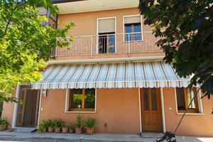 Villa di 400 m² con più di 5 locali e box auto a P