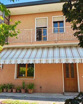 Villa di 400 m² con più di 5 locali e box auto a P