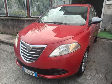 LANCIA YPSILON 5 PORTE GPL DI SERIE CON POCHI CHIL