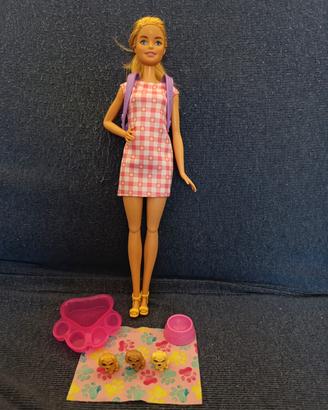Barbie con cagnolini.