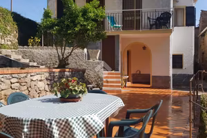 CASA SEMINDIPENDENTE A SAN COLOMBANO CERTENOLI