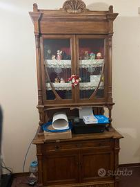 Credenza con vetrina antica