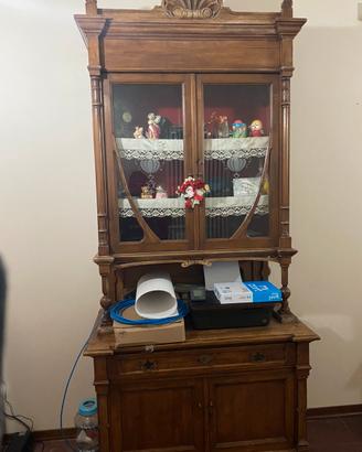 Credenza con vetrina antica