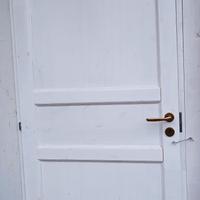 porta in legno nuova