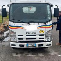 Camion isuzu con cassone fisso