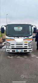 Camion isuzu con cassone fisso