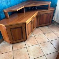 mobile in noce angolare con tavolino abbinato