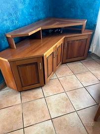 mobile in noce angolare con tavolino abbinato