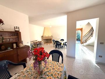 Villa con giardino al villaggio delle Mimose