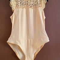 Body giallo con collo in pizzo