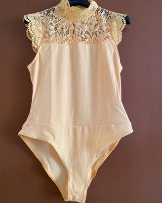 Body giallo con collo in pizzo