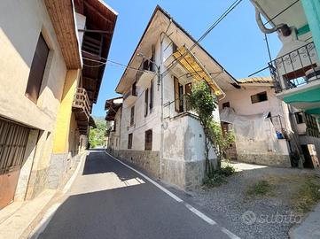 CASA SEMINDIPENDENTE A ROCCA CANAVESE