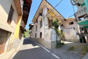 CASA SEMINDIPENDENTE A ROCCA CANAVESE