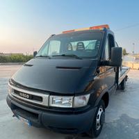 Carroattrezzi Iveco Daily patente B scarrabile