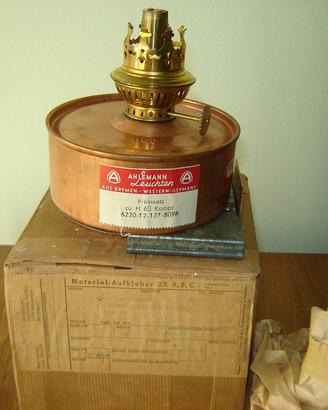vecchia lampada a petrolio vintage anno '60