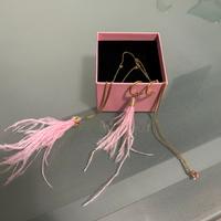 Collana lunga con piume rosa e orecchini nuovi