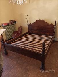 letto intarsiato di noce