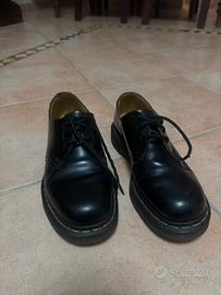 Dr. Martens basse nere