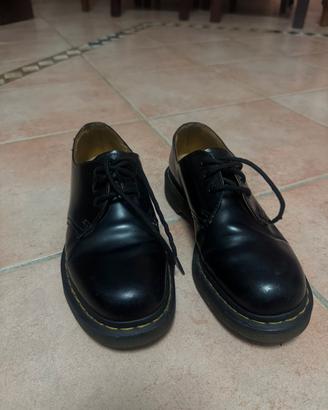 Dr. Martens basse nere
