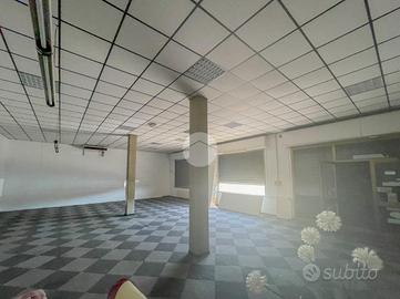 NEGOZIO A SPINO D'ADDA