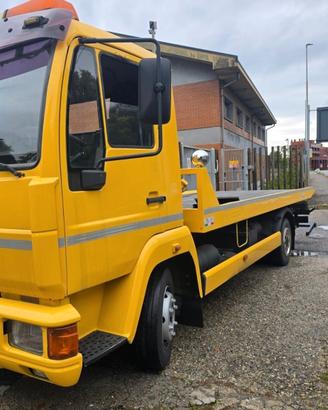 Man carroattrezzi soccorso stradale