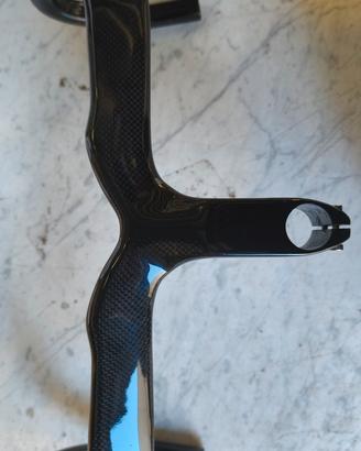Manubrio integrato carbonio 