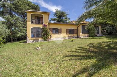VILLA SINGOLA A PALOMBARA SABINA