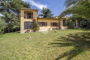 VILLA SINGOLA A PALOMBARA SABINA