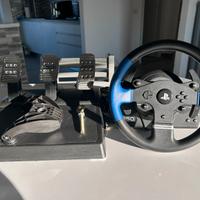 Volante thrustmaster T150 con Pedaliera