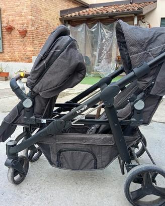 Passeggino gemellare 