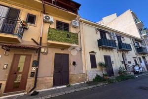 2 LOCALI A PALERMO