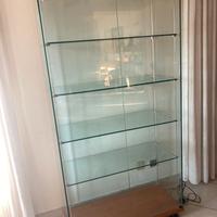 Vetrinetta in legno e cristallo con luci