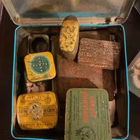 Vecchie scatole latta