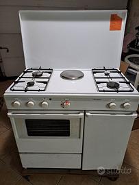 Cucina a gas GPL - 4 fuochi + piastra elettrica