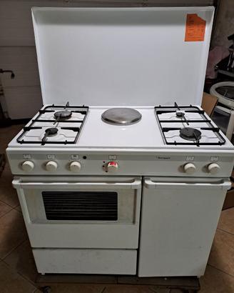 Cucina a gas GPL - 4 fuochi + piastra elettrica