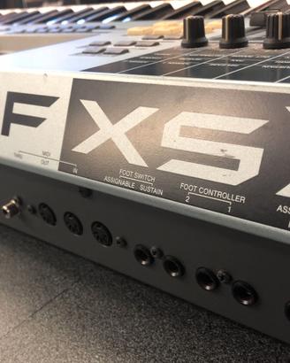 YAMAHA MOTIF XS7  SYNTHESIZER