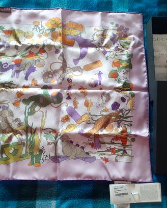 GUCCI Carrè in seta stampato NUOVO