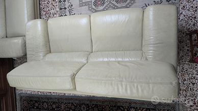 Due divani in pelle 4 posti